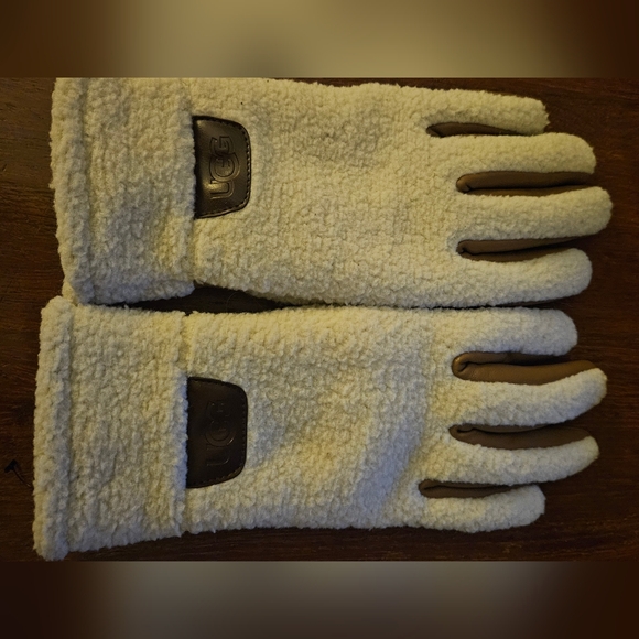 UGG Cream and Brown Sherpa Gloves With Tech Fingers - Picture 3 of 5